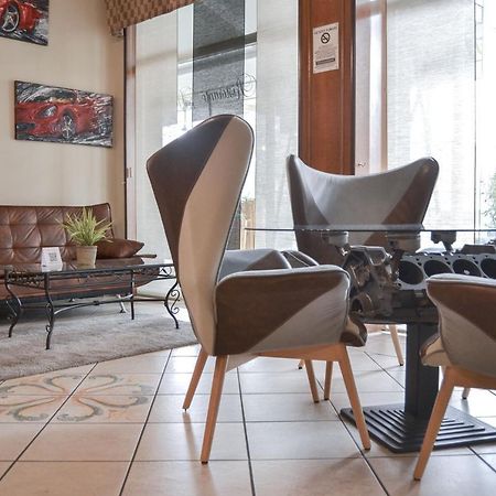 Hotel Domus Maranello Buitenkant foto